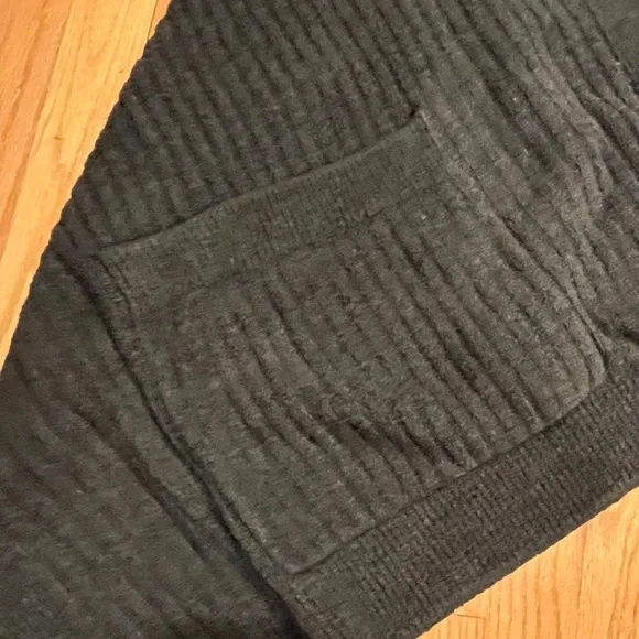 Barefoot Dreams CozyChic Lite Travel Shawl O/S Charcoal - Picture 6 of 8